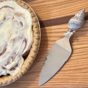 Seashell Cake Serving Knife. Dishwasher-Safe Stainless Steel Pie and Dessert Cutter. Beach Wedding.