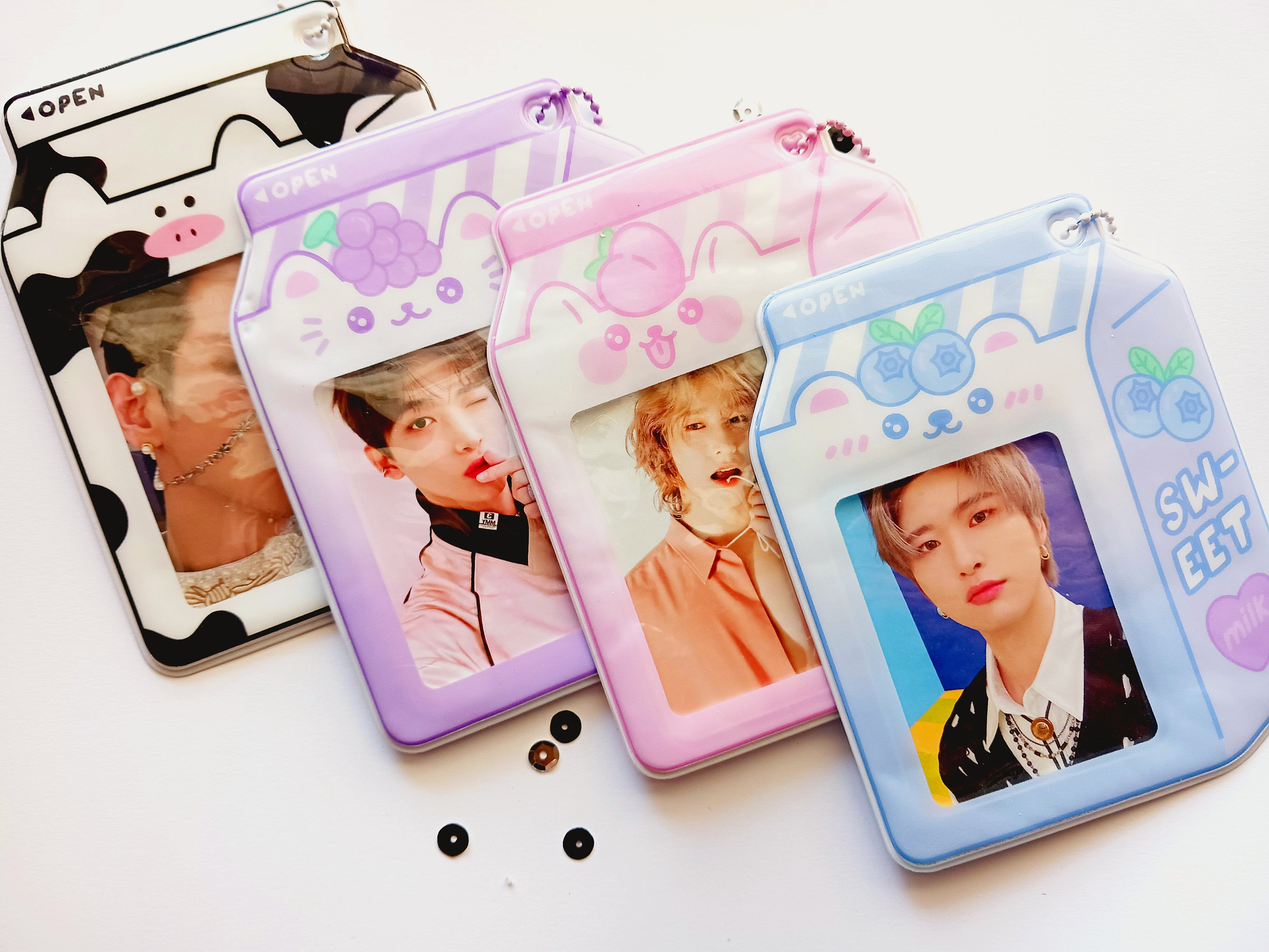 SPDD Mini Photos Album Keychain Storage Book Carrier 20 Pockets Photo  Holder PVC Picture Frame Key Holder Card Book Collection Card Holder(01)