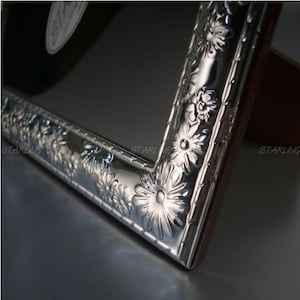 Photograph Frame -  Klassischer zeitloser Fotorahmen aus 925 Sterling Silber mit romantischen Margeritenblüten und Echt Holz Rücken