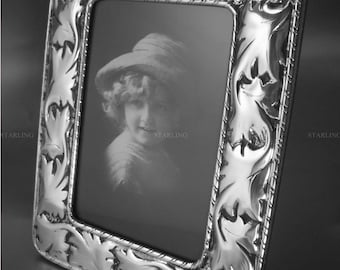 15x19 cm-Wundervoller Art Nouveau (Jugendstil) Fotorahmen aus 925 Sterling Silber mit feiner Blattornamentik und mattiertem Echt Holzrücken