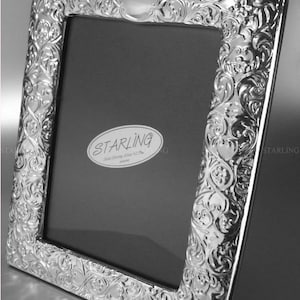 6x9 -Fotorahmen Solid Sterling Silver 925–Antique Vintage Finish–Victorian embossed & engraving Field–Mahagoni Holzrücken–Fotomaß 6×9 cm