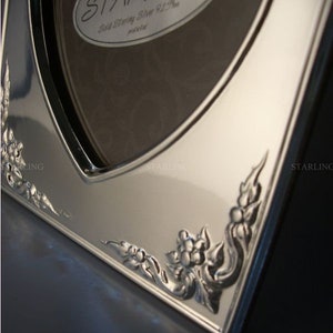 3,15"x3,15" - 8 x 8 cm - Romantischer Herz Fotorahmen–massives 925 Serling Silber–Mahagonirücken bild 1