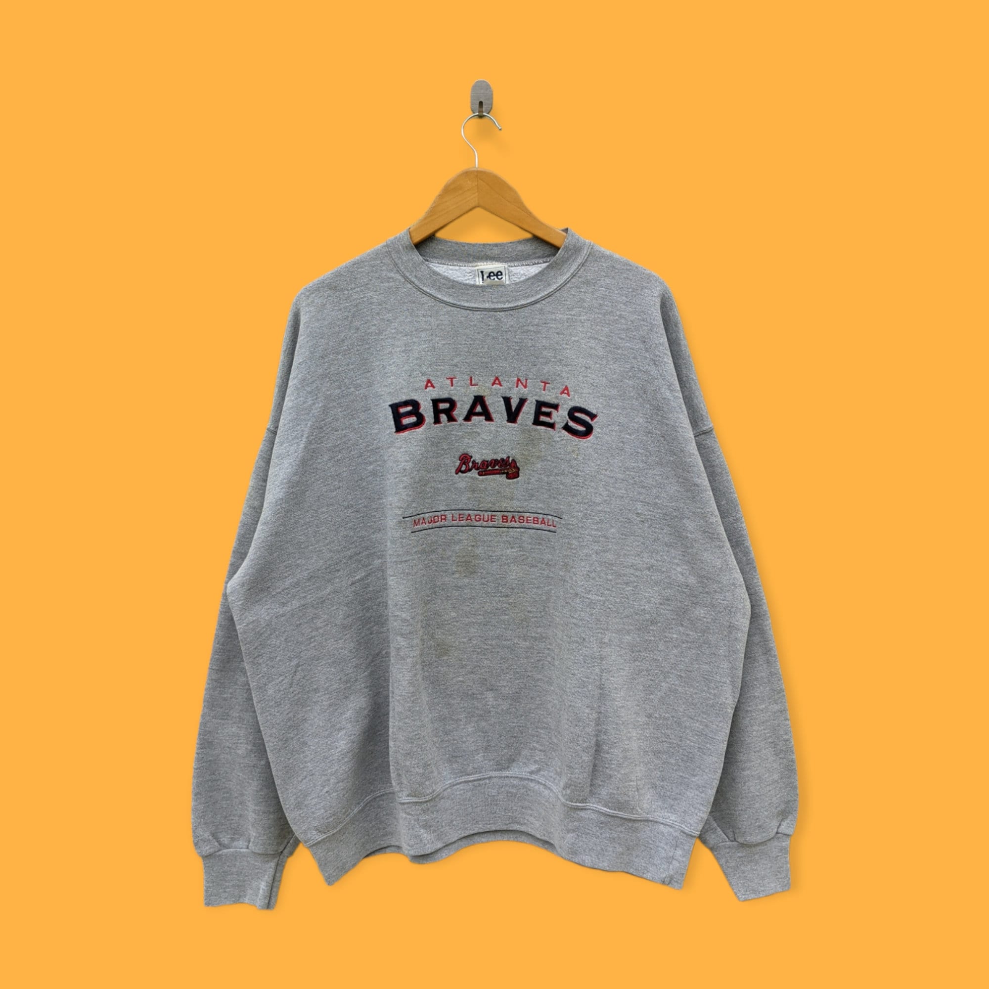 Braves crewneck sweatshirt hotsell