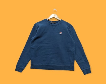 Vintage fila sudadera Fila cuello redondo Fila suéter pullover streetwear estilo deporte Bonito diseño parcheado logotipo azul color tamaño pequeño