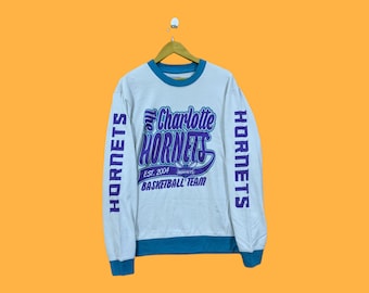Sudadera vintage de los Charlotte Hornets. Suéter de cuello redondo de los Charlotte Hornets. Bonito diseño en talla XX-Large.