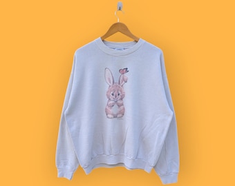 Vintage 90-tals kanintröja med rund hals, söt grafisk design, djurhabitat, streetwear, fin vit färg, storlek X-large