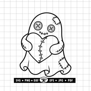 Pode incluir: Uma ilustração de arte linear em preto e branco de uma figura fantasma segurando um coração grande. O fantasma apresenta olhos de botão, boca costurada e remendos. Abaixo da figura há uma barra preta com o texto SVG, PNG, DXF, EPS, JPG, PDF.