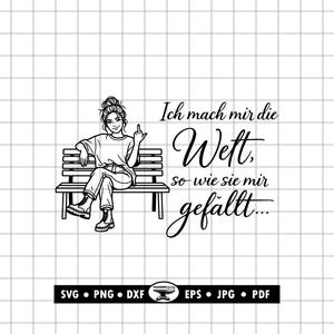 Peut inclure: Une tasse en céramique blanche avec une anse noire et le texte "But First, Coffee" en noir, en gras. La tasse est posée sur une surface en bois. La tasse mesure 10 cm de haut.