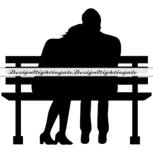 Puede incluir: Una silueta negra de una pareja sentada en un banco de parque. La pareja está de frente, con la mujer apoyada en el hombro del hombre.