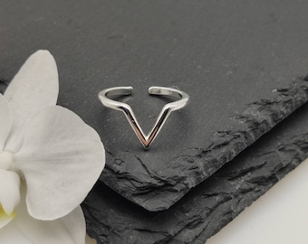 Verstelbare zilveren Wishbone ring, minimalistische Chevron ring, eenvoudige V-vormige ring, geometrische ring, delicate fijne glanzende ring, kerstcadeau