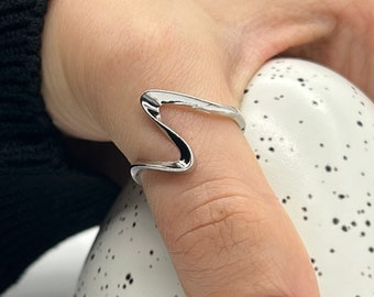 Zilveren dunne golfring, verstelbare ring, creatieve golvenring, asymmetrische ring, cadeau voor haar, minimalistische ring, zilveren bliksemschichtring