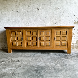 Vintage French Oak Brutalist Sideboard, 1970s - oak sideboard - amazing credenza - 4 patterned doors.