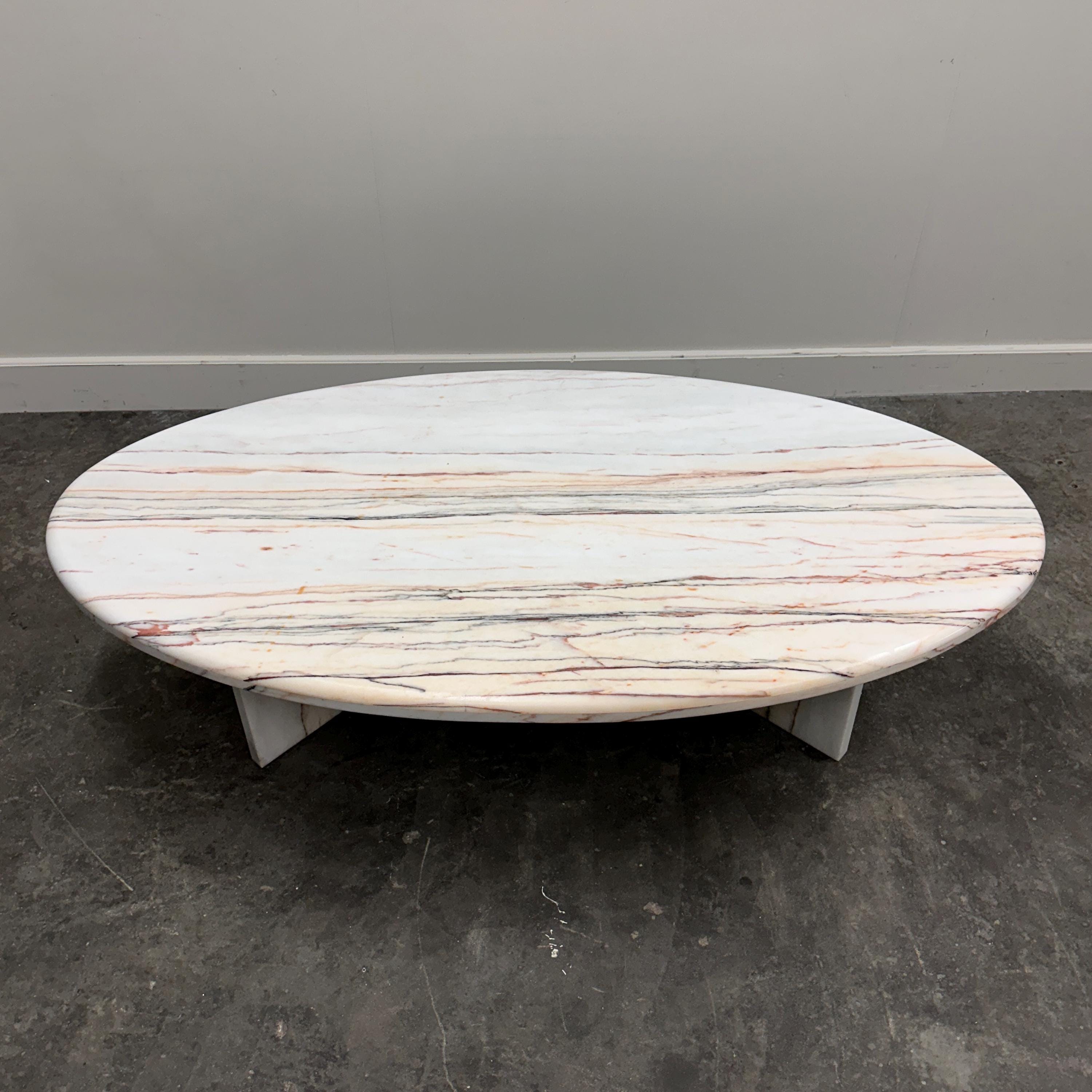 Superbe Table Basse Ovale En Marbre Breccia Sarda Striato, Italie Des Années 1980