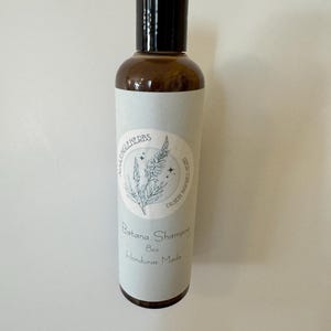 Batana Oil Shampoo. Authentic Batana Oil shampoo