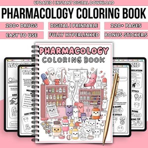 Puede incluir: Un "Pharmacology Coloring Book" encuadernado en espiral con el título en letras negras grandes. La portada presenta ilustraciones de dibujos animados de pastillas, frascos de medicamentos y bolsas intravenosas. El libro está abierto, con un bolígrafo dorado sobre las páginas.