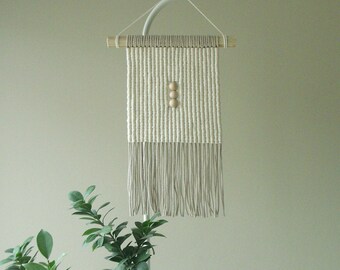 Colgante de pared de macramé, macramé Wabi Sabi, arte de pared Japandi, blanco y beige natural, macramé de doble cara, macramé para colgar en la pared, decoración de pared