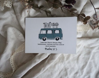 Puede incluir: Una furgoneta vintage azul con flores en el techo y el texto "Lass den Herrn deinen Weg bestimmen, vertrau auf ihn und er wird handeln. Psalm 37,5".