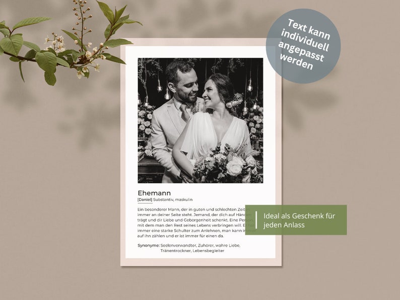 May include: A framed black and white photograph of a couple embracing, with text in German below. The text includes the word "Ehemann" and the phrase "Text kann individuell angepasst werden."