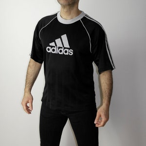 90er Jahre Made in UK Adidas Vintage schwarzes Kurzarm Trikot Shirt Sereno Logo Size M