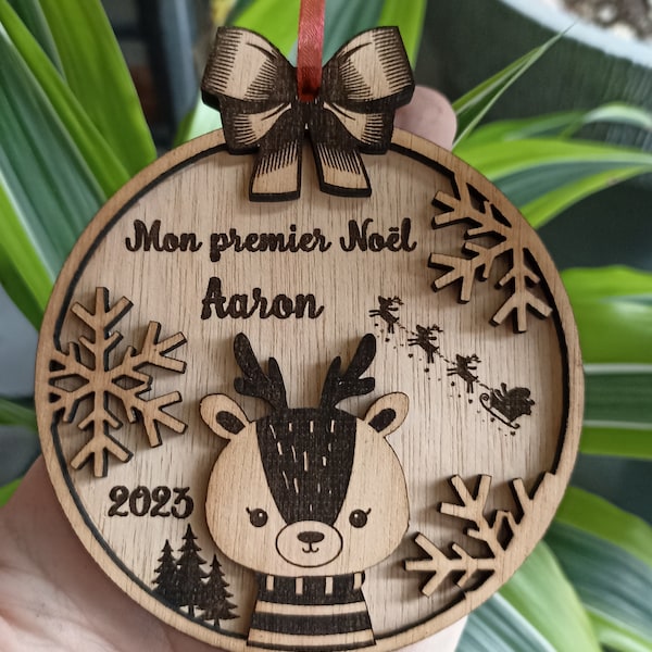 Boule de Noël personnalisée en bois, une décoration prénom gravure laser à accrocher sur le sapin, ornement 3d mon premier noel animal faon