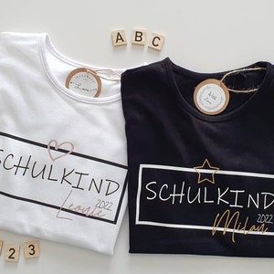 personalisiertes T-Shirt mit Namen und Jahreszahl zur Einschulung / Schulkind / 1. Schultag / i-Dötzchen / Mädchen / Junge / Herz/ Stern Bild 1