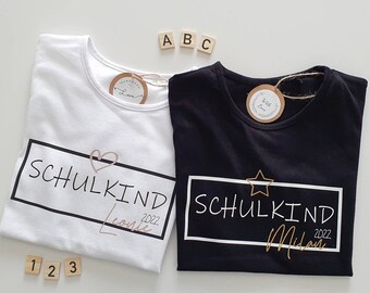 personalisiertes T-Shirt mit Namen und Jahreszahl zur Einschulung / Schulkind / 1. Schultag / i-Dötzchen / Mädchen / Junge / Herz/ Stern