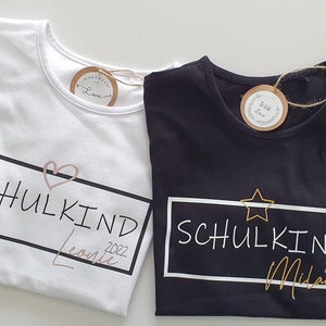 personalisiertes T-Shirt mit Namen und Jahreszahl zur Einschulung / Schulkind / 1. Schultag / i-Dötzchen / Mädchen / Junge / Herz/ Stern Bild 2