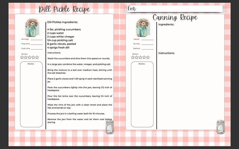 Puede incluir: Tarjetas de recetas imprimibles con un fondo de cuadros vichy rosa y blanco. Las tarjetas presentan una receta de pepinillos encurtidos y una receta de enlatado. Ambas tarjetas tienen una linda ilustraci&oacute;n de un frasco de pepinillos con una flor en la parte superior.