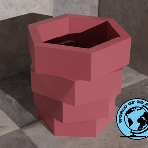 以下が含まれることがあります： 赤いプラスチック製の六角形のプランターが4つ積み重ねられています。プランターは、一番下に大きなプランター、一番上に小さなプランターが置かれ、積み重ねられています。プランターはすべて空です。
