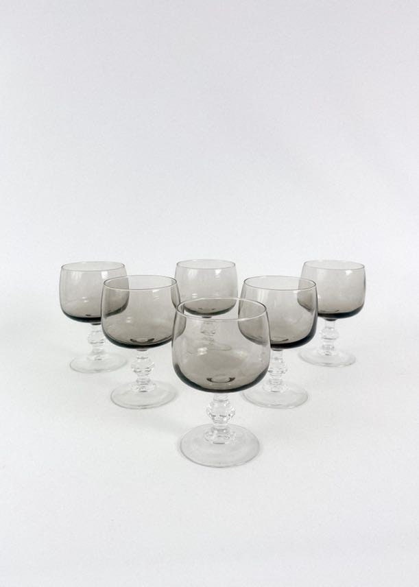 Ensemble Vintage Des Années 60/70 de Verres à Vin Fumé Gris. Tige Courte Claire. Ensemble 6 Pièces. 