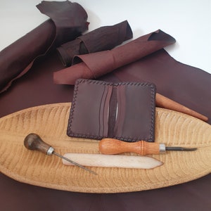 Tarjetero doble/ Cartera para tarjetas artesanal de Cuero natural marrón engrasado ternera para Hombre Mujer Unisex/ Hecho a mano /Artesanía