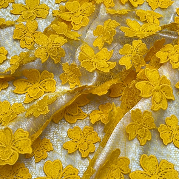 Tissu de dentelle florale 3D jaune par yard, 55" de large