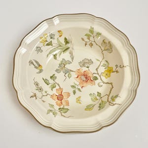 Vintage Mikasa Heritage Olde Tapestry 9&quot; Round Vegetable Bowl