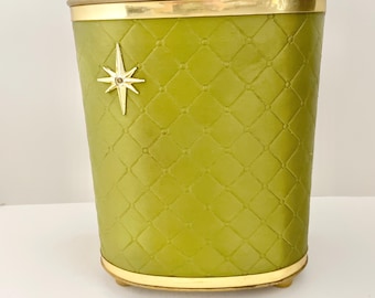 Cestino vintage in stile Mid-Century Modern con motivo trapuntato a stella color verde avocado.
