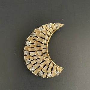 Vintage Lisner Gold Tone Crescent Moon Brooch With Rhinestones