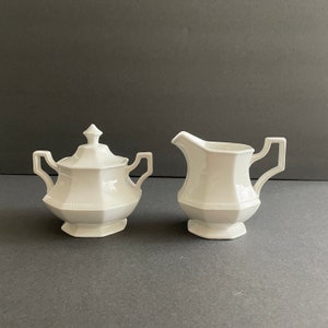 Vintage Johnson Brothers Heritage White Creamer And Sugar Bowl With Lid Made In England Backstamp