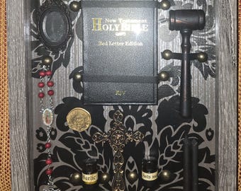 Vampire Slayer Hunter Kit Holy Bible,  Vampire. Shadow Box, Dracula Memorabilia, Crucifix, Rosary, Oddities  Curiosities, Goth Decor Buffy