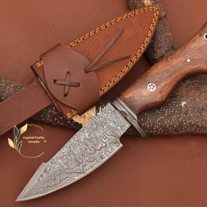 Benutzerdefinierte Geschenk Handmade Damast Stahl BOB CAT Jagdmesser mit Palisander Griff & Lederscheide, Camping Messer Geschenk für Ihn, Mann, Vater