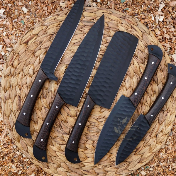 Benutzerdefinierte handgemachte geschmiedet Edelstahl schwarz Pulver beschichtet Kochmesser Set mit 5 Stück, Küchenmesser mit Leder Roll Kit, Geschenk für Sie