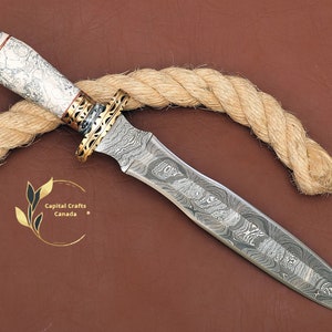 Handgemaakt DAGGER-mes van damaststaal met tweekleurig HARS-handvat, op maat gemaakt jachtmes met leren schede, beste cadeaus voor hem