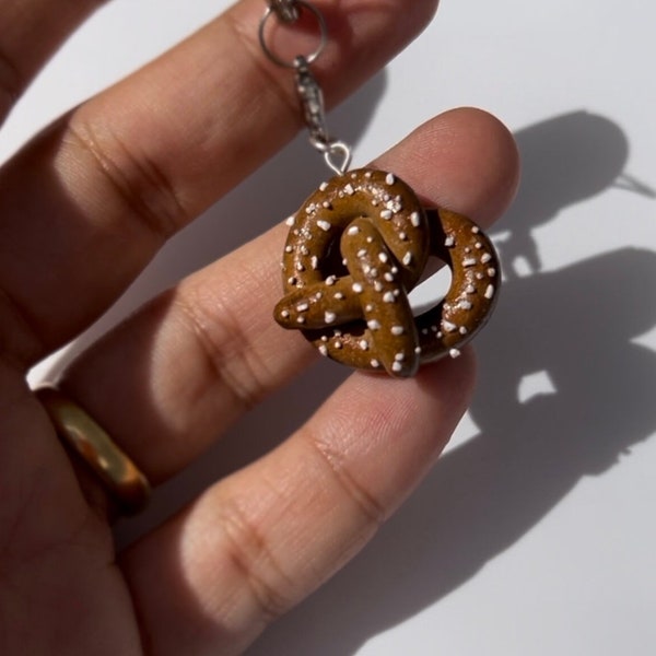 salted ‘soft pretzel’ charm /  kawaii phone charm keychain miniature food weirdly dreamy