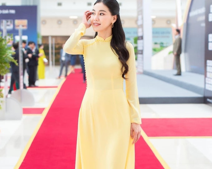 Luxurious Yellow Traditional Ao Dai for women, Ao dai truyen thong Dep