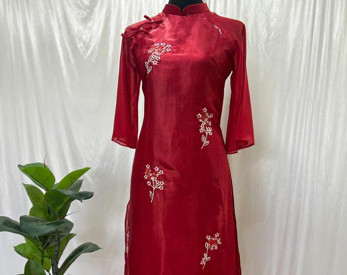 Red Beautiful Modernized Embroidered Loose fitting Ao Dai, Ao Dai Viet Nam Cach Tan Suong Cao Cap, Áo Dài việt nam Dáng Suông cao cấp