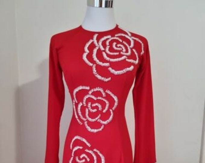 Luxurious Red Ao Dai for women with beads Vietnamese Traditional Ao Dai, Ao Dai  Dinh Ket Cao Cap, Ao Dai Trung Nien