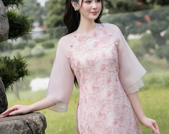 Modernized Embroidered Pink Ao Dai, Ao Dai Viet Nam Cach Tan Cao Cap, Áo Dài việt nam cao cấp