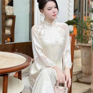Modernized Off-White Loose-fitting Ao Dai, Ao Dai Viet Nam mau Suong cao Cap, Áo Dài Dáng Suông việt nam cao cấp