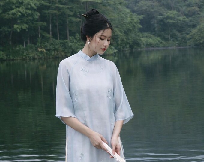 Modernized Embroidered Baby Blue Ao Dai, Ao Dai Viet Nam Cach Tan Cao Cap, Áo Dài việt nam cao cấp