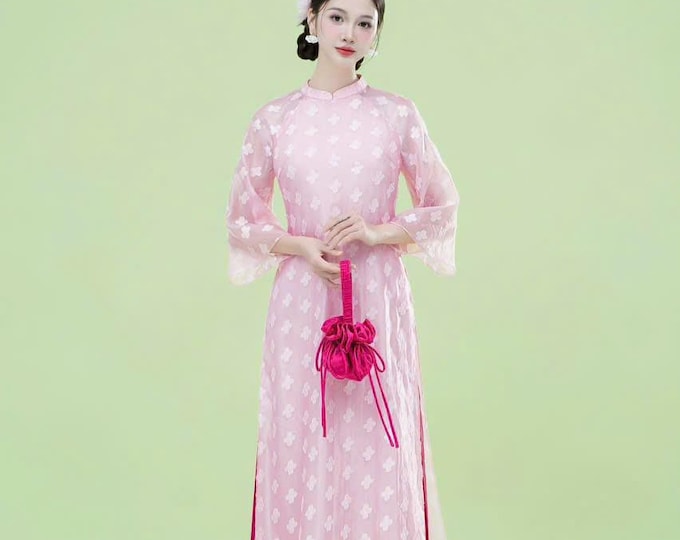 Modernized Embroidered Pink Ao Dai, Ao Dai Viet Nam Cach Tan Cao Cap, Áo Dài việt nam cao cấp