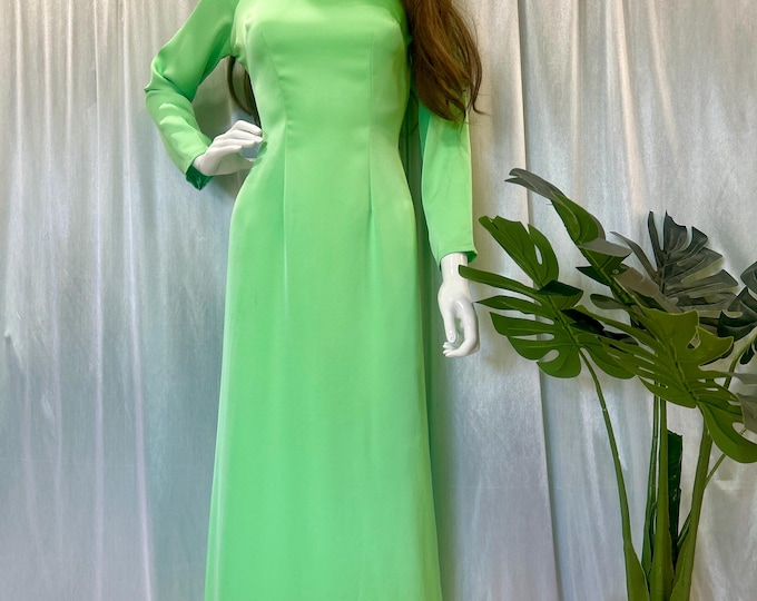 Hand-Made Light Green  Traditional  Vietnamese Plain Ao Dai