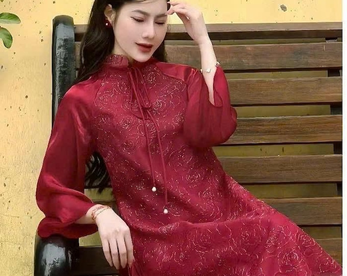 Rose Embroidered Loose-fitting Modernized Ao Dai Ao Dai Cach Tan Dang Suong Thiet ke Dep Beautiful Hand-made Ao Dai